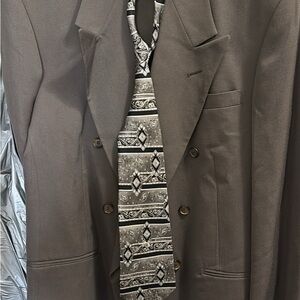 City Streets Men's Gray Double-Breasted Blazer with Black & White Patterned Tie